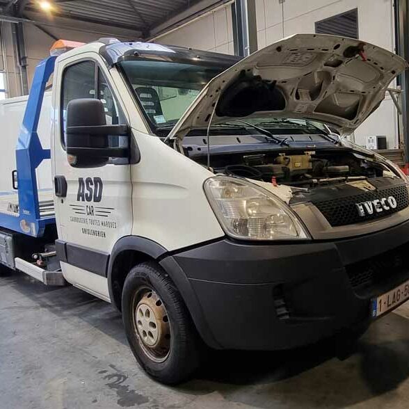 Mécanique dépanneuse garage poids lourds