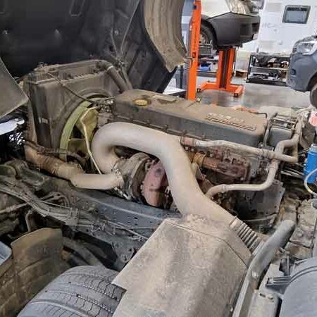 Mécanique garage poids lourds